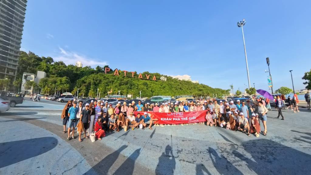 Đoàn Chụp ảnh Lưu niệm Tại PATTAYA 